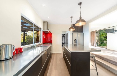 Taupo House | All Decked Out on the Lake