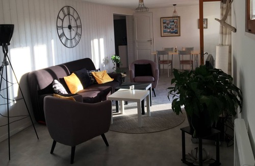 Minzier Apartment | All modern comfort in a traditional setting with private garden, Minzier