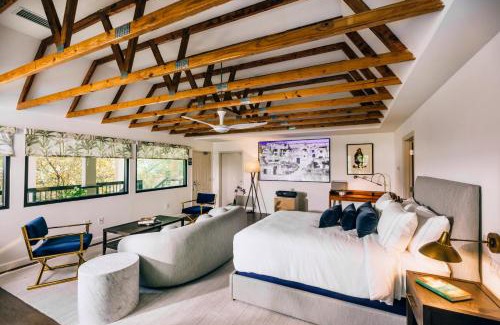 Peachtree City Hotel | All-Movie Hotel