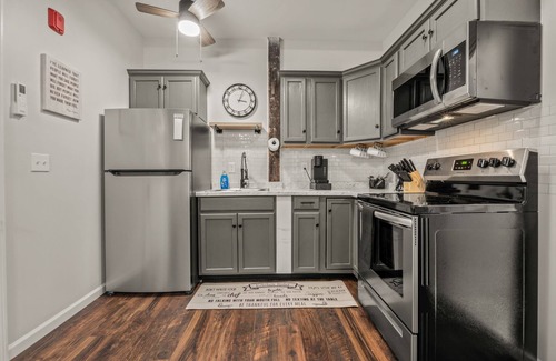 Wallingford Center Apartment | All new 1BR apartment with all the features you are looking for