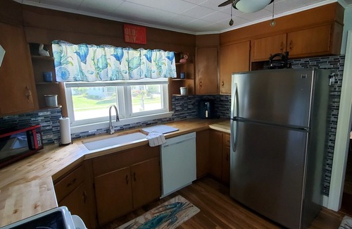 Rock Hall House | All the comforts of home within a 3 Min. walk to the Bay, Restaurants Marinas.