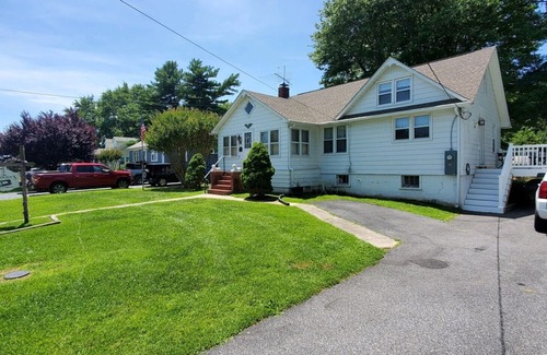 Rock Hall House | All the comforts of home within a 3 Min. walk to the Bay, Restaurants Marinas.