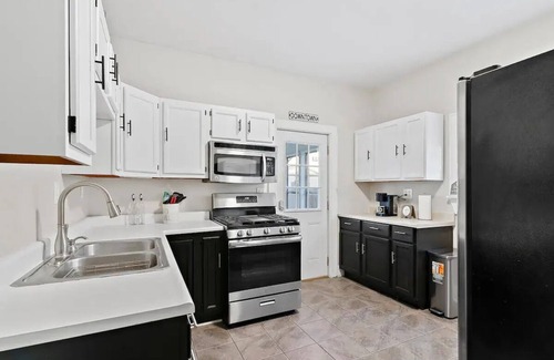 Carrollton House | ALL THE COMFORTS OF HOME!n