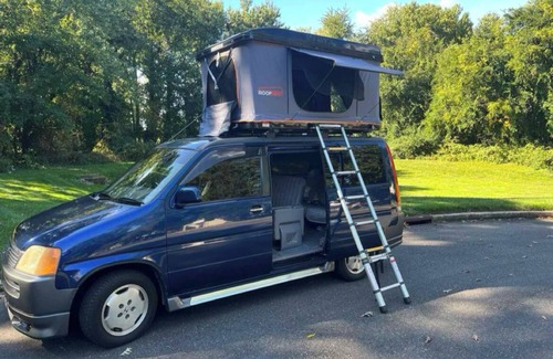 Queens House | All you need van - Stay cozy in cool in the camper van