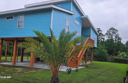 Henderson Point House | Alligator Inn in The Pass-Relaxation Getaway!