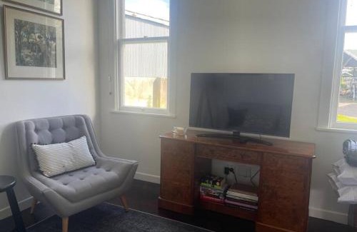 Featherston House | Alloa Petite