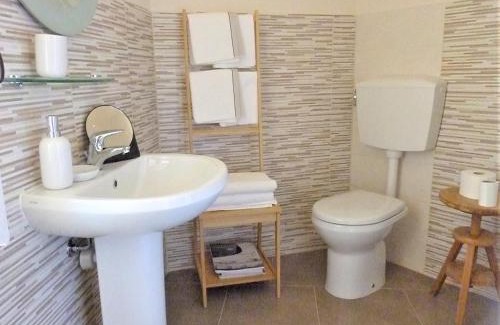 Revello Apartment | Alloggio del Castello da Germana Parcheggio gratuito