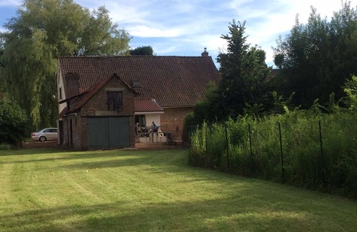 Fruges House | Alls quiet at willow tree house