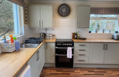 Gruline Cottage | Alltcreich - shore side pet-friendly cottage with amazing views
