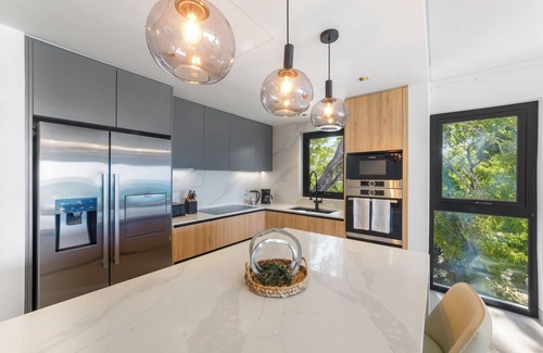Brighton Apartment | Allure 401 - NEW Beachfront Condo On Brighton Beach