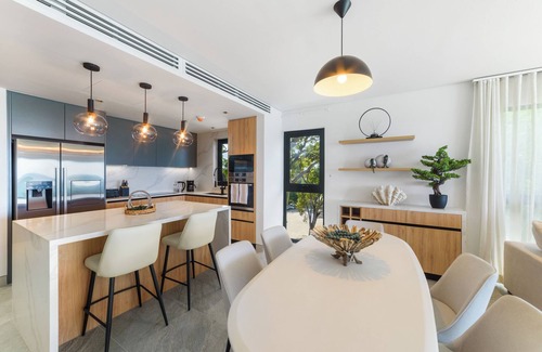 Brighton Apartment | Allure 401 - NEW Beachfront Condo On Brighton Beach