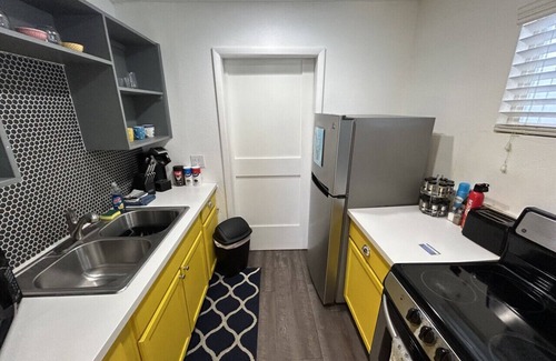 Downtown Las Vegas House | Alluring #A 1 Queen & courtyard by Fremont Str