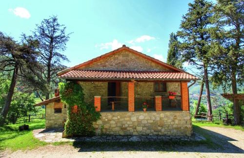 Ortignano Raggiolo House | Alluring Farmhouse in Ortignano with Swimming Pool