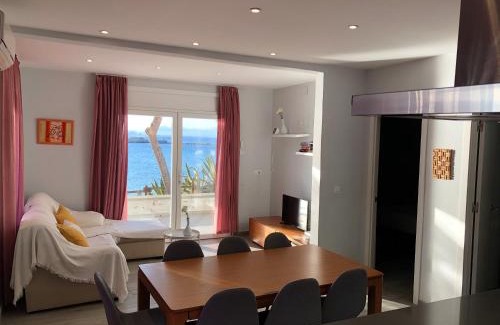 Almadraba-Canyelles Villa | Almadrava Beach House by Veuràs el Mar