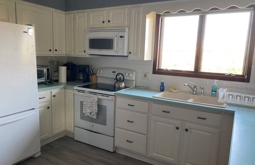 Loveladies House | Almost beachfront 3-bedroom house in Loveladies with WiFi, AC