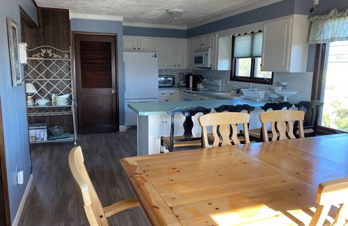 Loveladies House | Almost beachfront 3-bedroom house in Loveladies with WiFi, AC