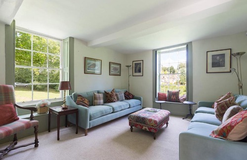 Winchcombe House | Almsbury Farmhouse