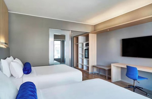 Leuro Hotel | Aloft Lima Miraflores l Breezy 2 Queens l Pet-friendly Hotel w/Indoor Pool