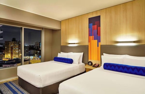 Leuro Hotel | Aloft Lima Miraflores l Breezy 2 Queens l Pet-friendly Hotel w/Indoor Pool