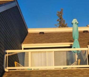 Regional District of Nanaimo Apartment | Aloha Cottage, Nanoose Bay - 2 Bdrm Oceanfront Unit with Private Deck