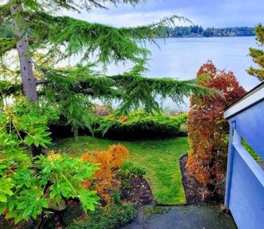 Regional District of Nanaimo Apartment | Aloha Cottage, Nanoose Bay - 2 Bdrm Oceanfront Unit with Private Deck