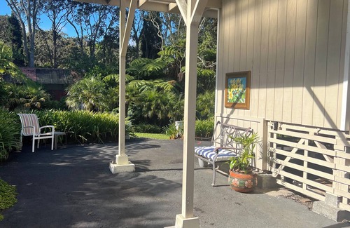 Volcano House | Aloha Junction Guesthouse Suites, stay and explore Kilauea Volcano Hawaii.