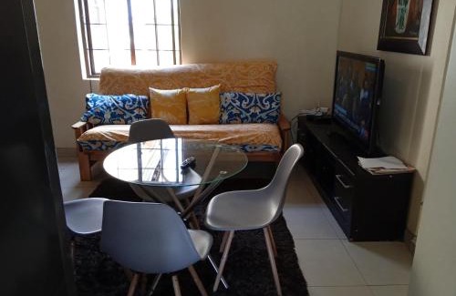 Waterkloof Glen Apartment | Aloha Lodge 2 Bedroom Apartment near Menlyn Sleeps 4