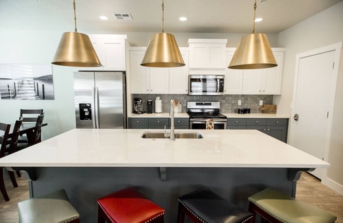 Washington Fields Condo | ❀Aloha❀ - Tropical Island Retreat | POOL IS OPEN!