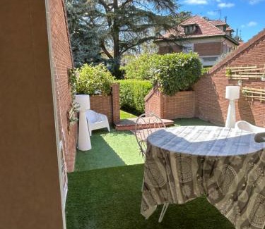Burgos Apartment | Alojamientos Castellana Jardín 1 y 2 PARKING Y PISCINA GRATIS!