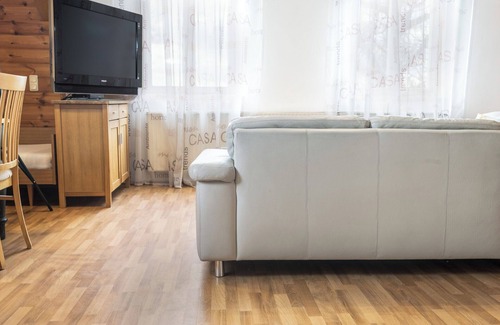 Memmingen Apartment | Alpen-hostel Südgrat 8, Buxacher Straße 23 mit Motorradvermietung