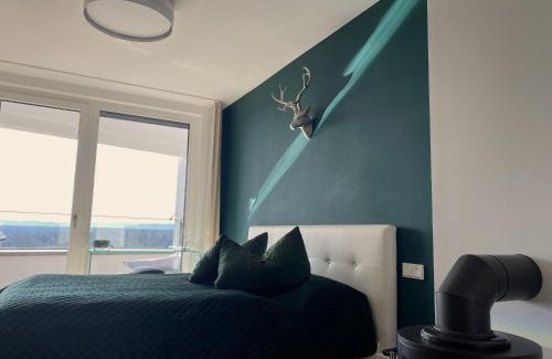 Thalkirchen House | ALPEN-PANORAMA SUITE - Einzigartige Privatsuite hoch über München, 12tes OG, Alpenblick, Loggia, Whirlpool, 15 Minuten zum Zentrum, Ruhe und Erholung in der Stadt München für privat und geschäftlich Reisende