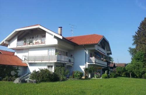 Eichet Apartment | AlpenChiemsee Ferienwohnung mit Bergblick und Seenähe