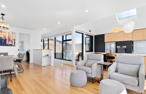 Apollo Bay House | Alpha Centauri - Harbour and golf course location