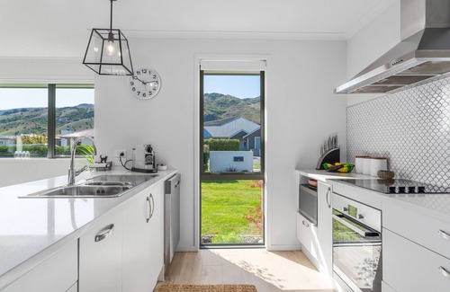 Lowburn House | Alpha'N'est - Cromwell Holiday Home