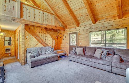 Alpine House | Alpine Cabin with Deck 3 Mi to Luna Lake!