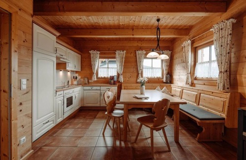 Pichl-Preunegg Cabin | Alpine hut "Enzian" - Almdorf Reiteralm