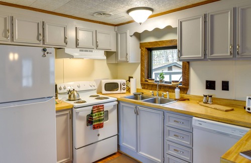 Terra Alta Cabin | Alpine Lake Resort Cabin Rental w/Pool Access!