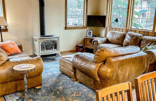 Alyeska House | Alpine Serenity Cabin