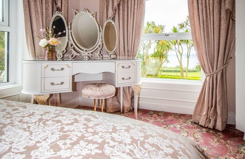 Whitehead Hotel | Altahammond House