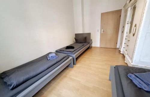 Suedvorstadt Apartment | Altbauwohnung direkt an der Karli mit Balkon - Netflix inklusive