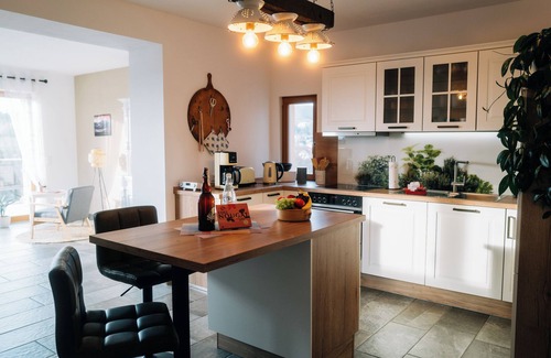 Schweina Apartment | "Altensteinblick" vacation apartment with a fantastic view