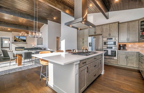 Rendezvous House | Altitude Adjustment | Hot Tub Views & Steam Shower