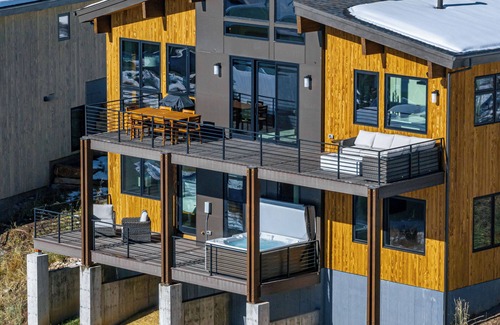 Rendezvous House | Altitude Adjustment | Hot Tub Views & Steam Shower