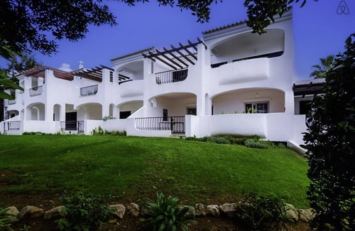 Alvor Apartment | Alto Club, Alvor. Quiet, comfortable apartment in this acclaimed holiday resort