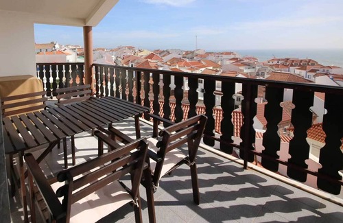 Ericeira Apartment | Alto da Pirica 2: Top floor apartment in the center, terrace, sea view & barbecue