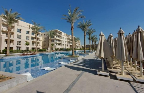 Al-Khalifa Apartment | Alumia Marigold Suite 3BR Apt Pool Access