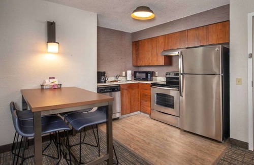 Linthicum Heights Hotel | Always a Great Idea To Unwind! Pet-Friendly, w/Pool, Free Breakfast!