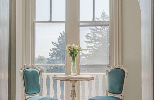 Kingston Hotel | Always a Great Idea To Unwind! Free Parking, Bike Rental, Near Loughran Park