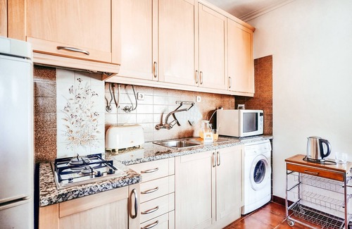 Mina Apartment | Amadora Terrace View By Gt House