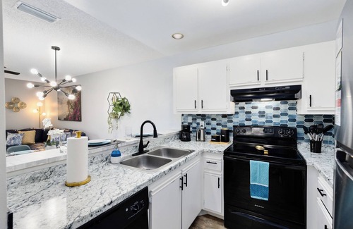 Titusville Apartment | *Amalfi Allure* *NASA*Pool, Gym, BBQ, Arcade, Games